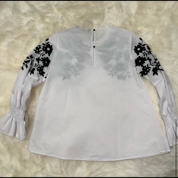 Zara-white bell sleeves white shirt with black sequin & velvet embroidery xs NWT - Picture 5 of 7